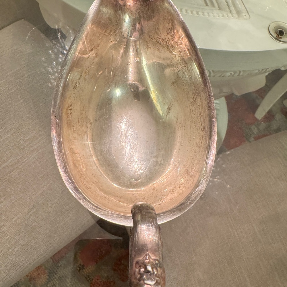 Elegant Vintage Silver Gravy Boat - Picture 4 of 11